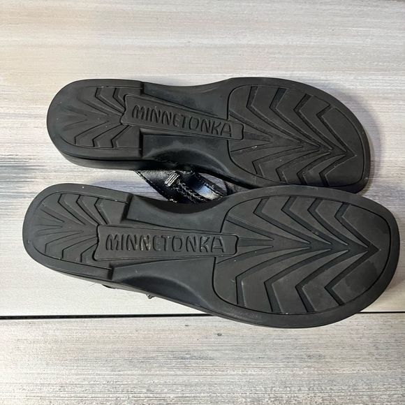 Black Leather Silverthorn Sandals by Minnitonka Sz 9 - Picture 5 of 7